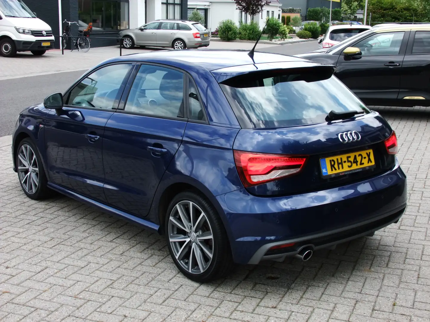 Audi A1 Sportback 1.0 TFSI Adrenalin ,S-line, Pdc achter , Blauw - 2