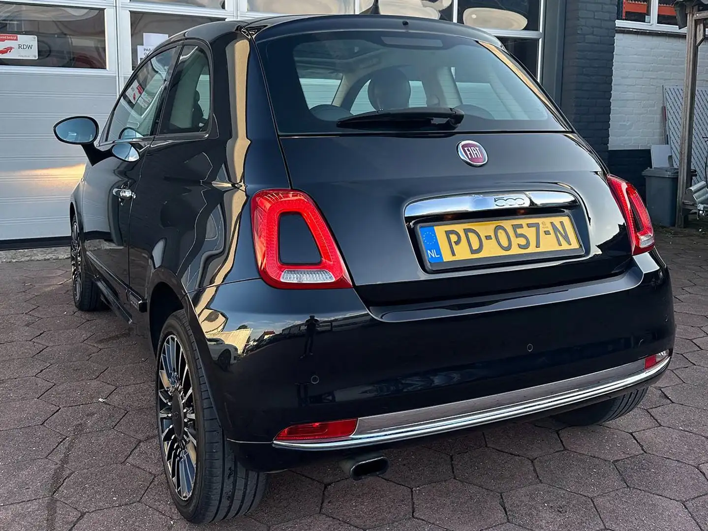 Fiat 500 Fiat 500 0.9 Twinair Lounge | Pano | Cruise | Navi Zwart - 2