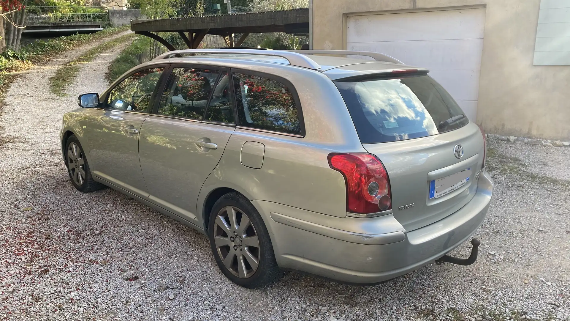 Toyota Avensis Avensis MC Break 126 D-4D Linéa TECHNO Vert - 2