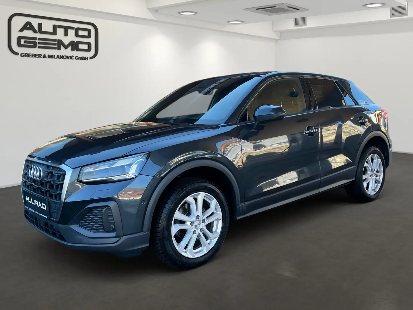 Audi Q2 35 TDI S-line quattro s -tronic Grau - 1