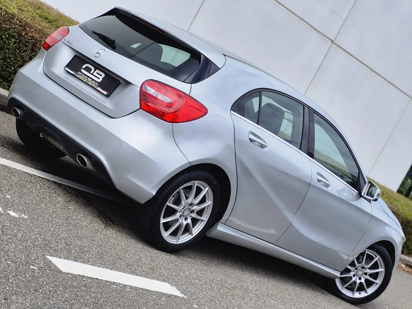 Mercedes-Benz A 180 *** Gps - Pdc - Leather - Garantie *** Silver - 2