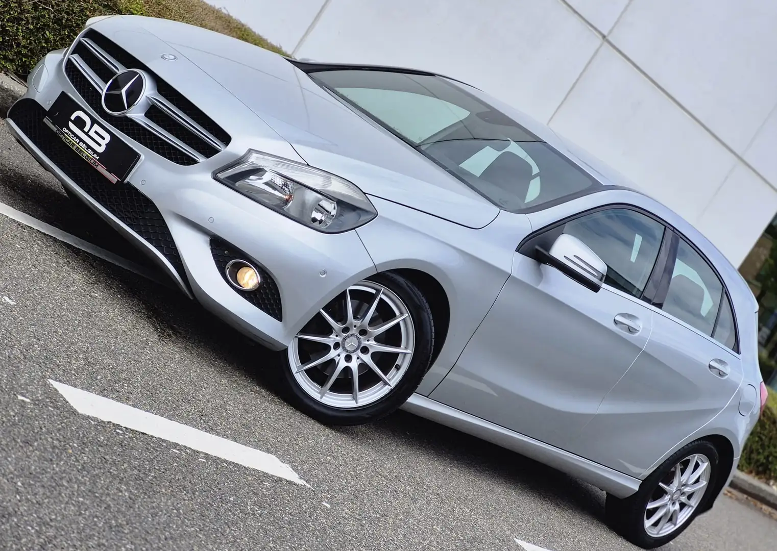 Mercedes-Benz A 180 *** Gps - Pdc - Leather - Garantie *** Silver - 1