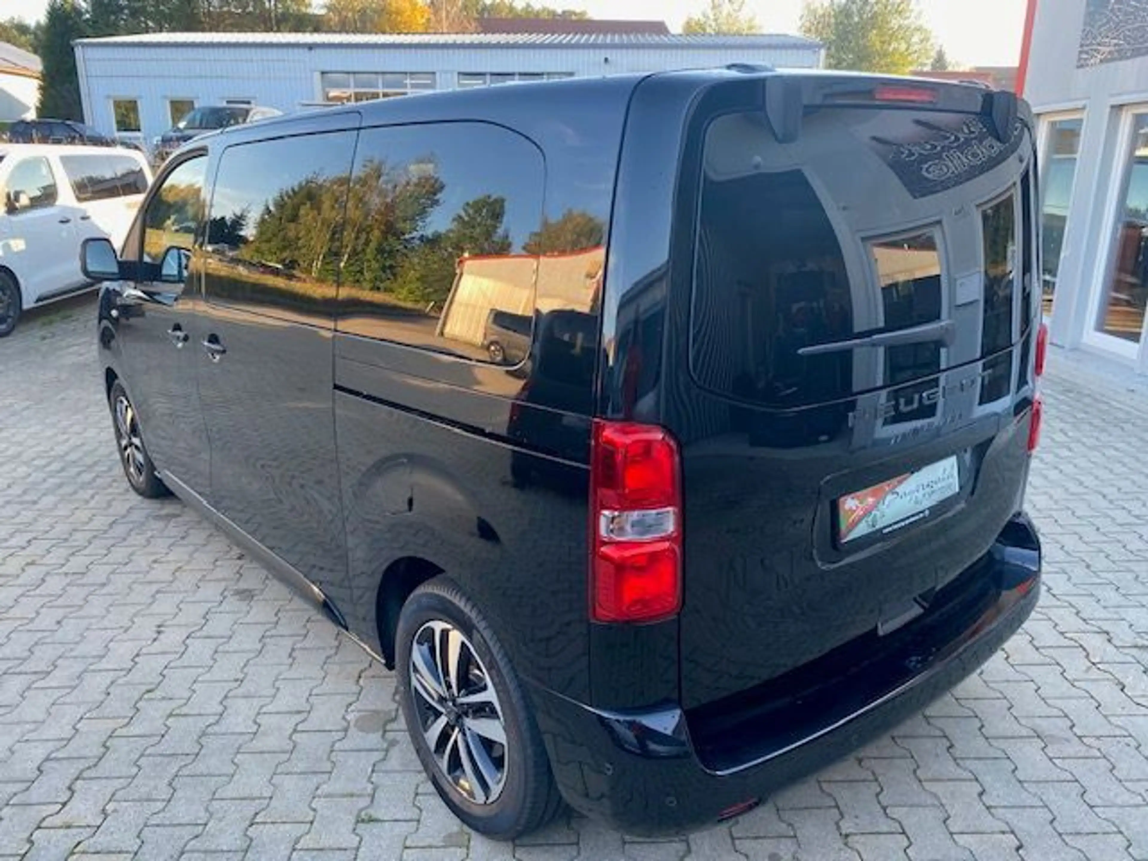 Peugeot Traveller Allure 2,2 7-Sitze M kurz Voll -sofort — photo 4