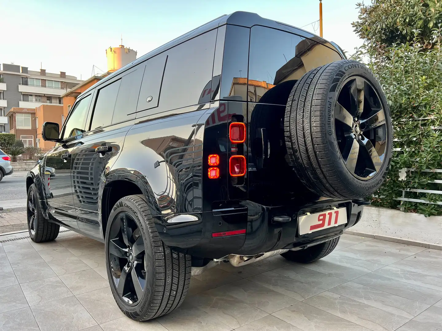Land Rover Defender Subentro Leasing 110 3.0d i6 mhev X-Dynamic SE Schwarz - 1