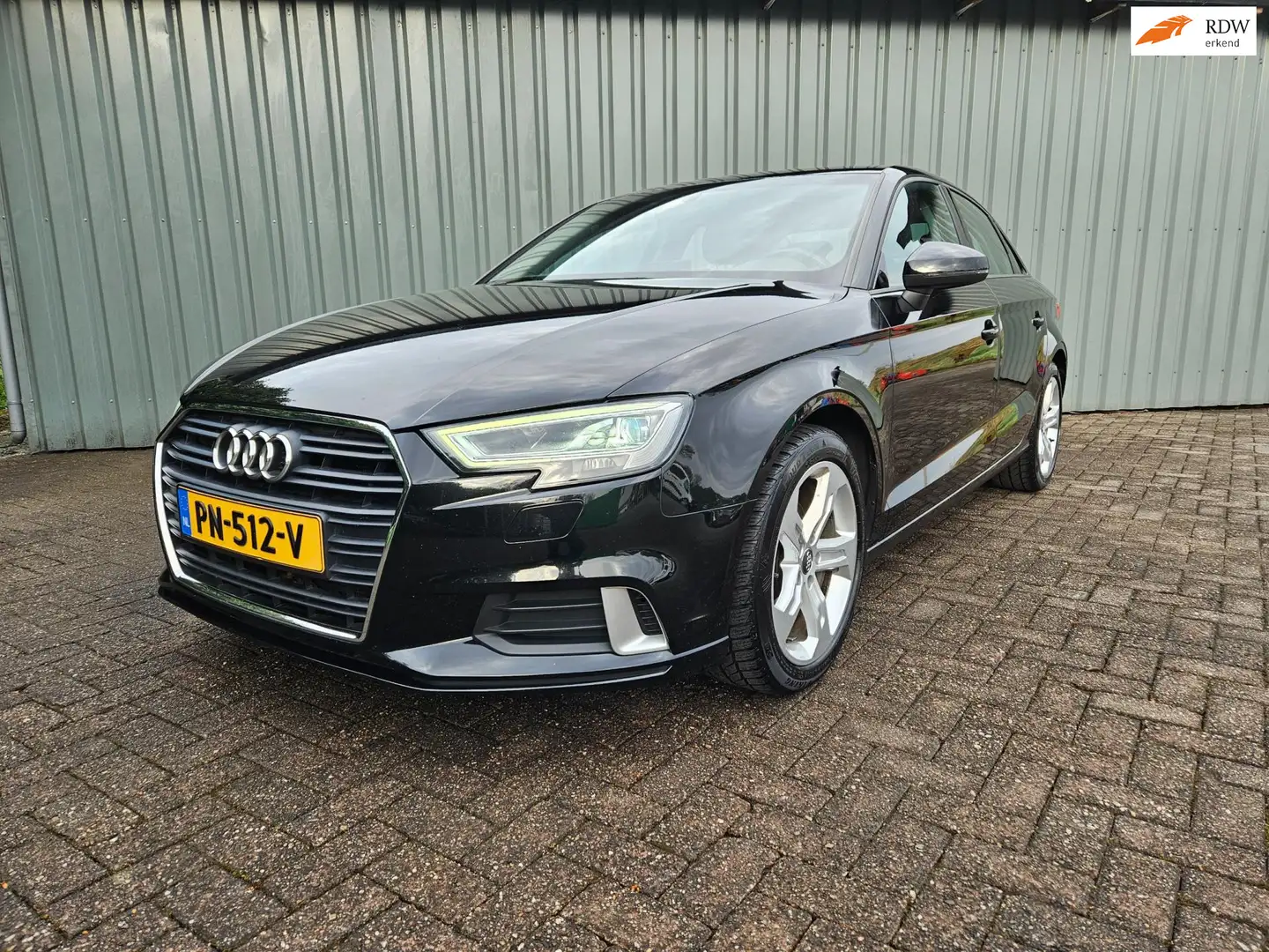 Audi A3 Limousine 1.0 TFSI Sport Lease Edition Navi Lmv Cr Zwart - 1