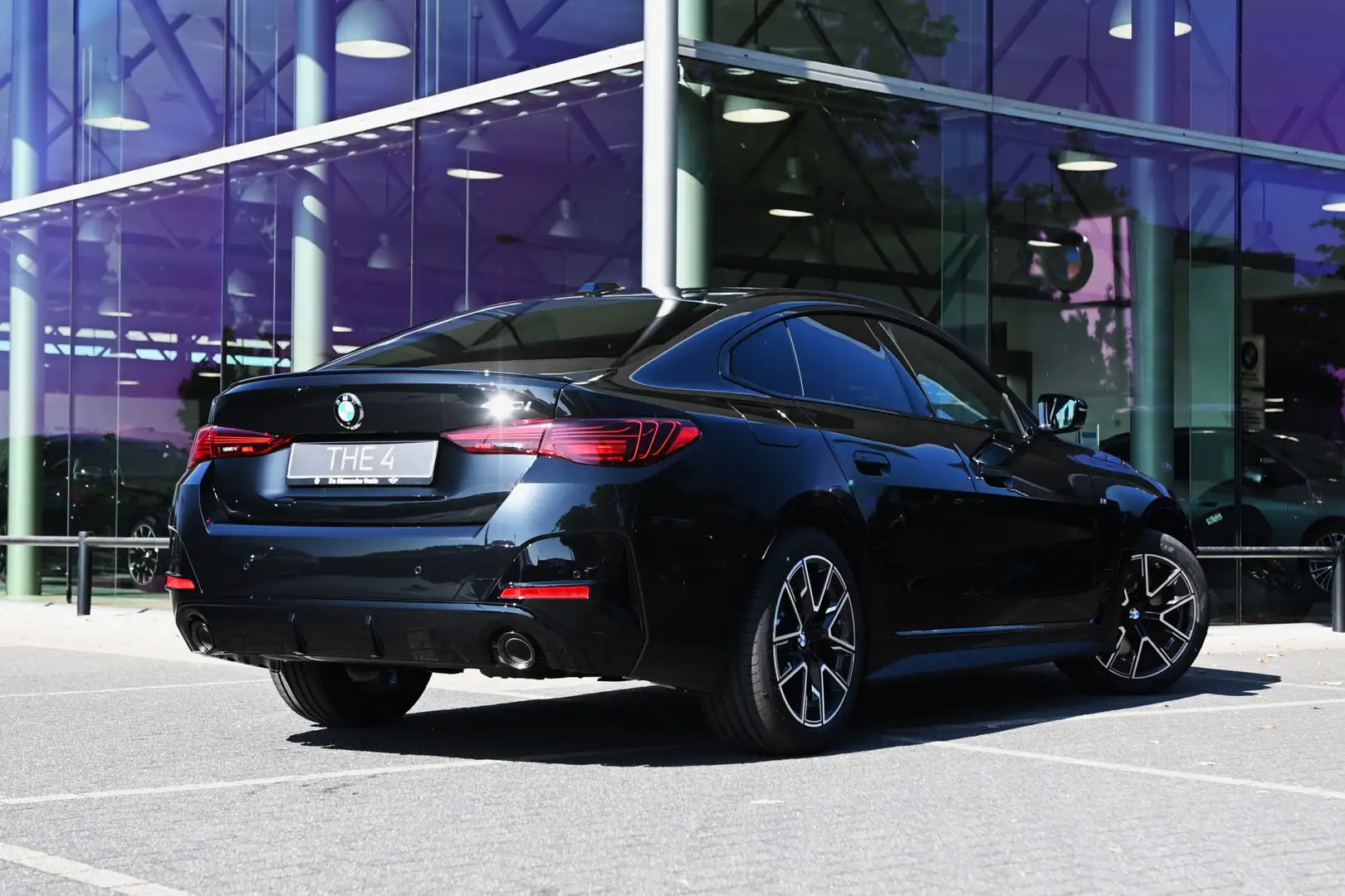 BMW 420 4 Serie Gran Coupé 420i M Sport Automaat / Achteru Zwart - 2