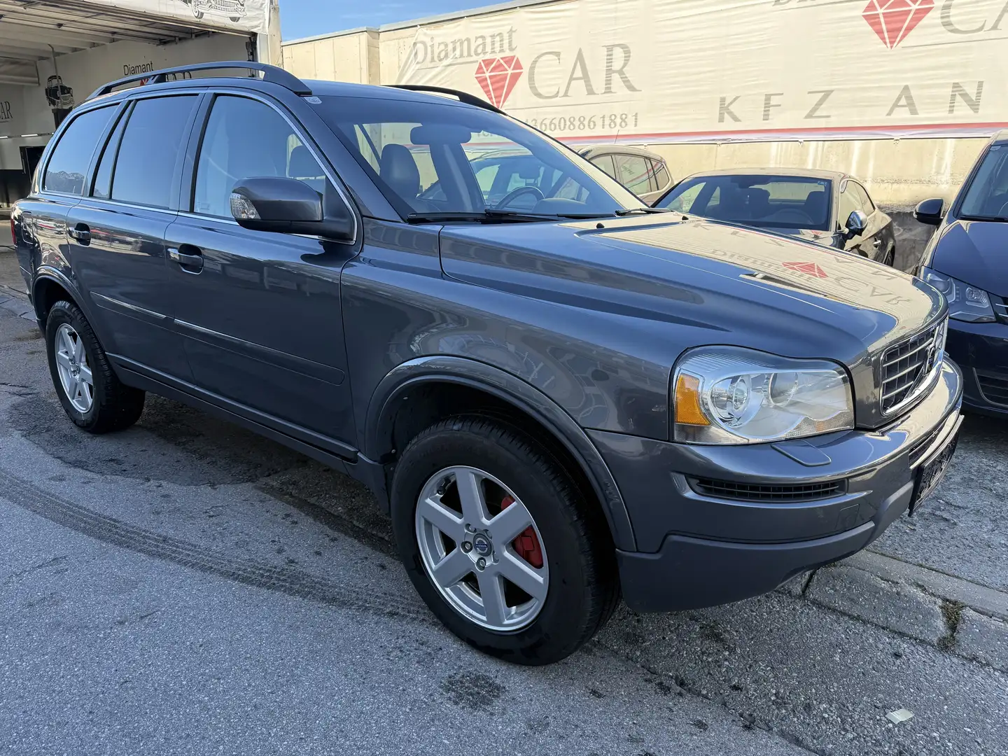 Volvo XC90 D5 AWD Momentum Geartronic Grau - 2