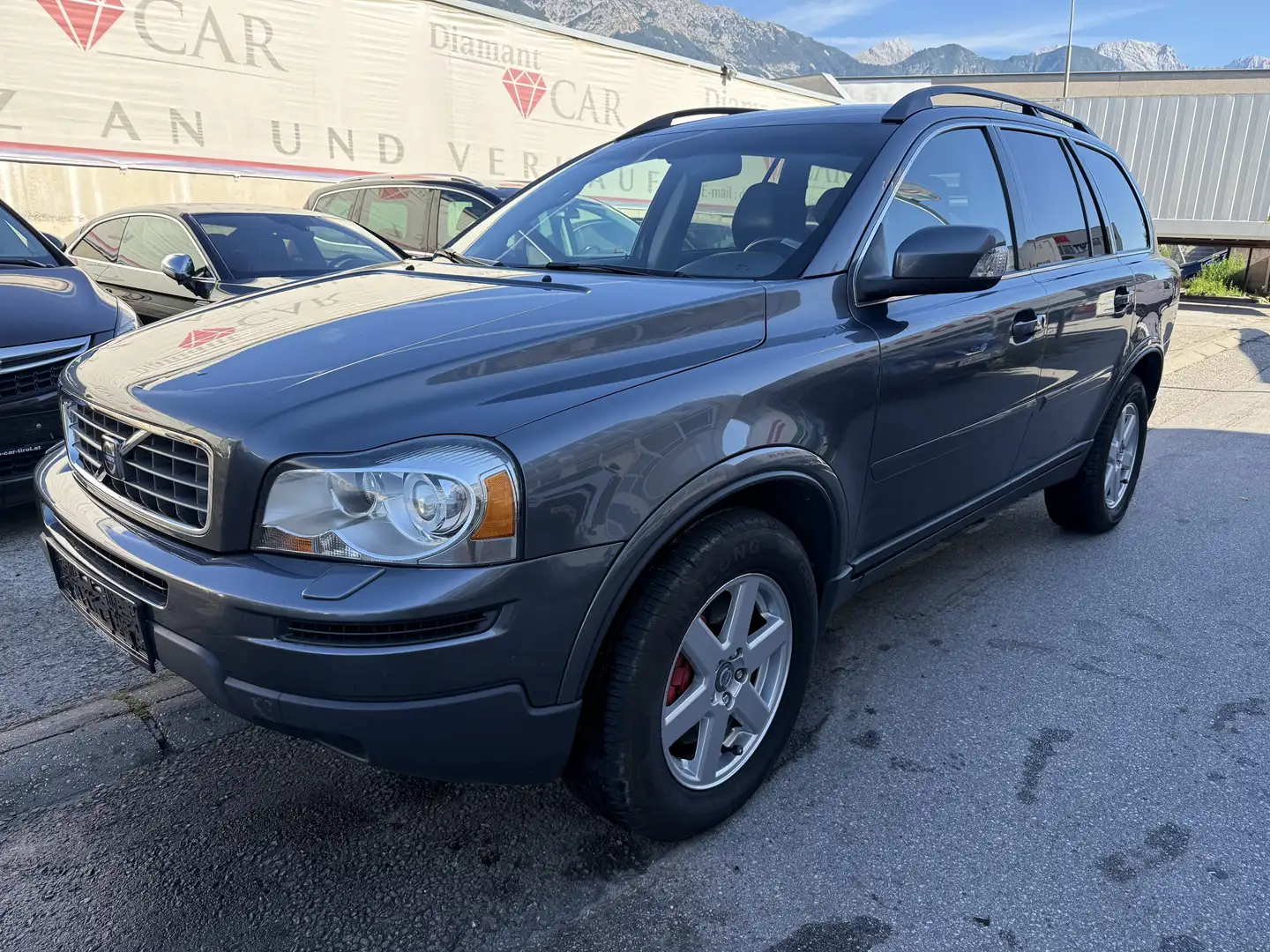 Volvo XC90 D5 AWD Momentum Geartronic Grau - 1