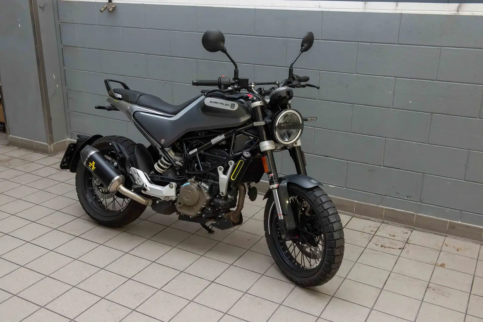 Husqvarna Svartpilen - 1