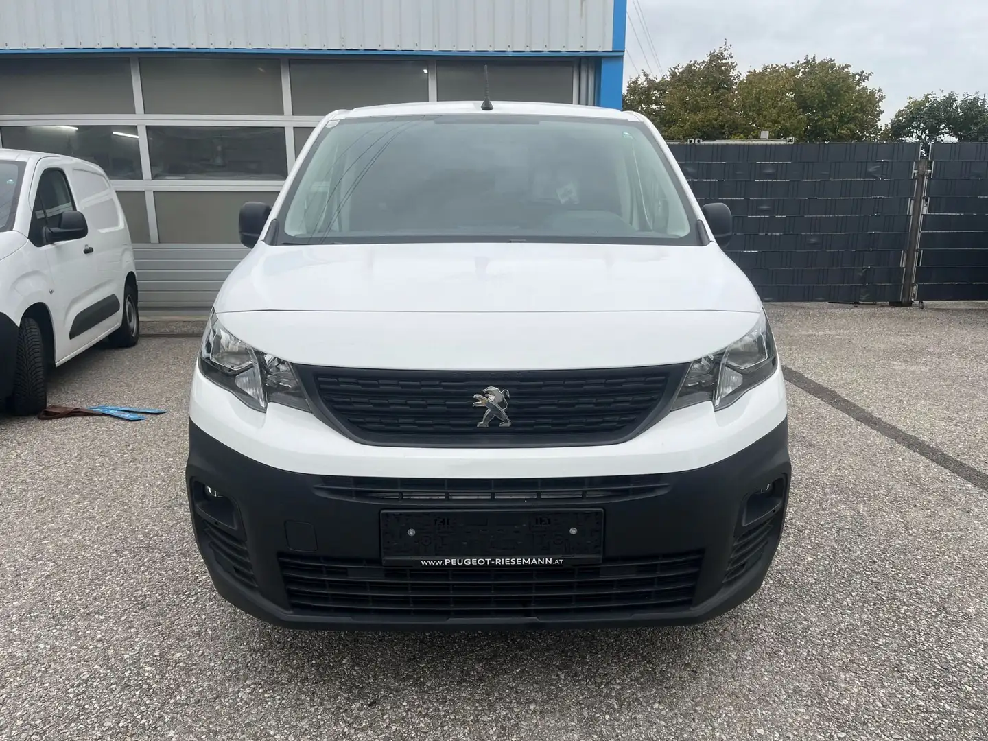 Peugeot Partner BlueHDi lang 3-Sitzer-PDC Netto: 7491.- Weiß - 2