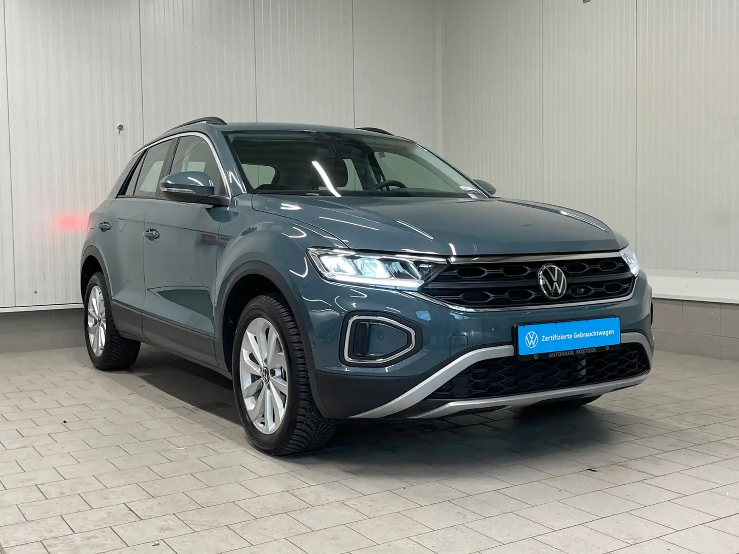Volkswagen T-Roc Life 1.0 TSI STNDHZG AHK LED NAVI Blau - 2