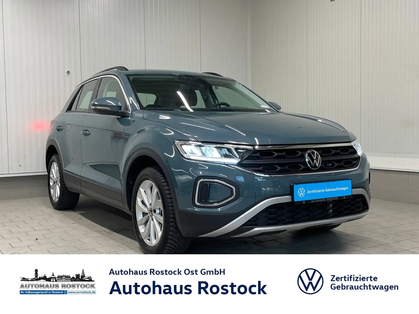 Volkswagen T-Roc Life 1.0 TSI STNDHZG AHK LED NAVI Blau - 1