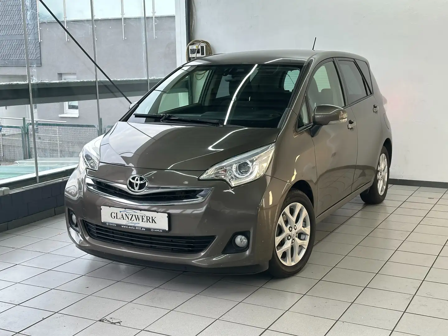 Toyota Verso-S 1.3 VVT-i Club *Kamera*1Hand*TÜV* Braun - 1