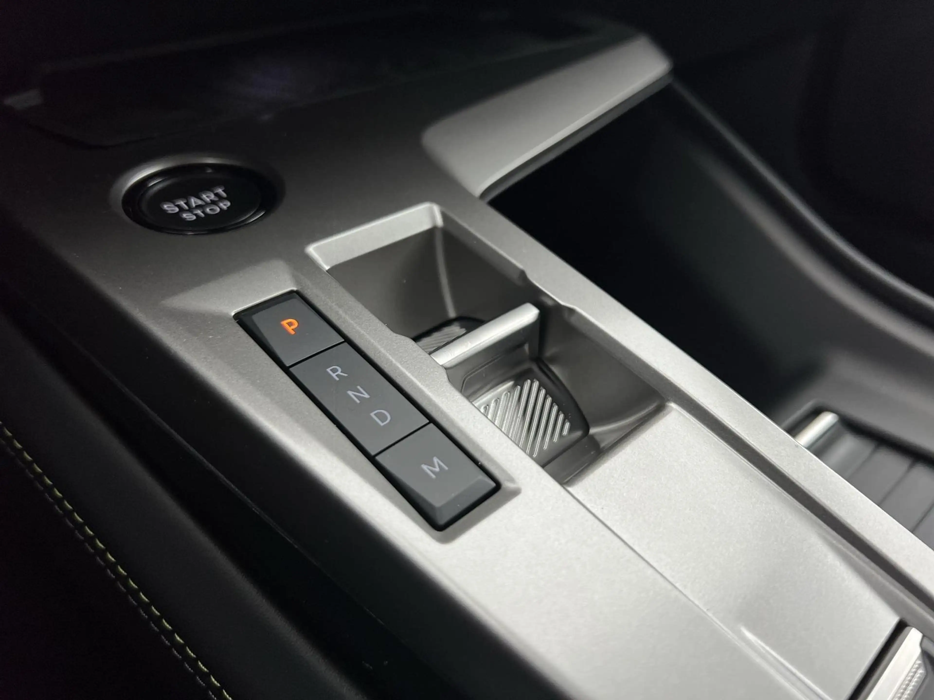 Peugeot 408 Hybrid 145 GT 1.2 *NAVI*360°K*ACC*uvm — photo 13