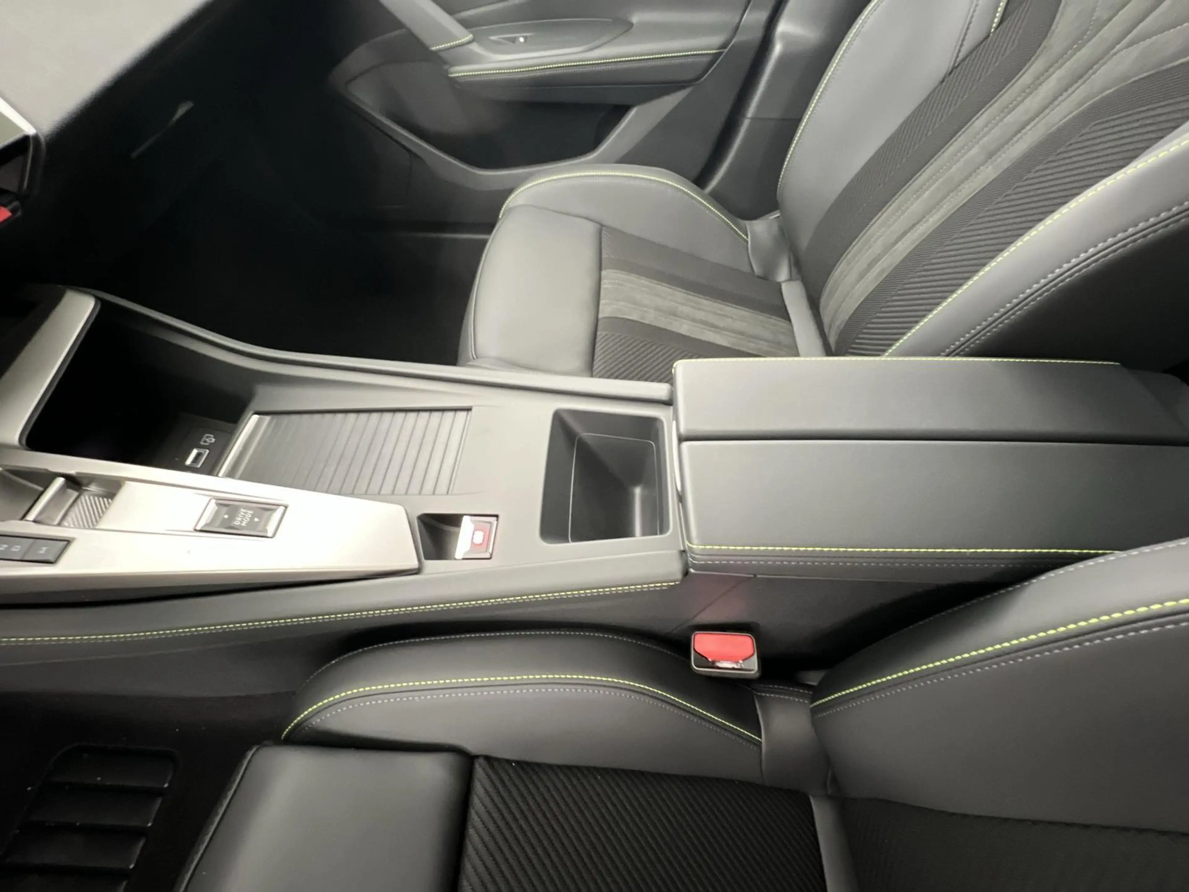 Peugeot 408 Hybrid 145 GT 1.2 *NAVI*360°K*ACC*uvm — photo 14