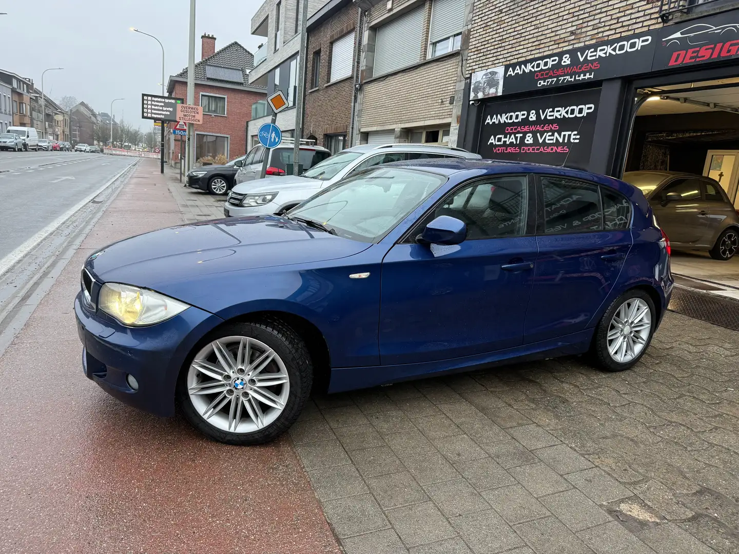 BMW 118 118D Pack M Full  Navi Xenon Clim*1er Main Carnet* Blau - 1