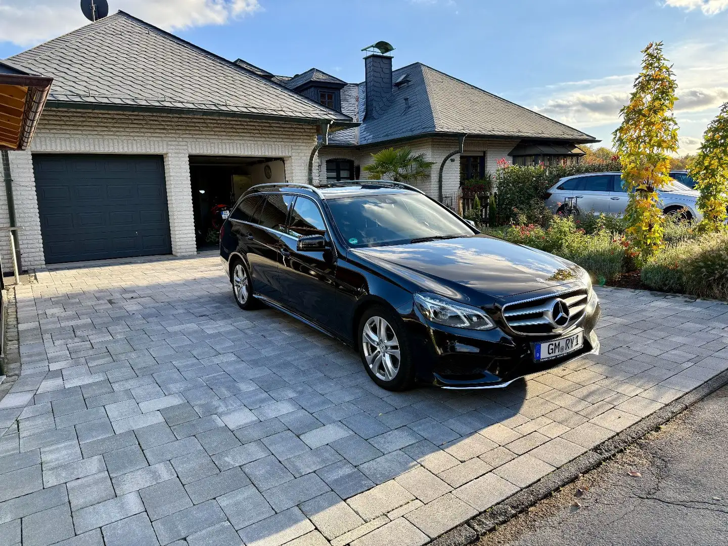 Mercedes-Benz E 300 T-Modell AMG-Line Navi Kamera Leder Laser Schwarz - 2