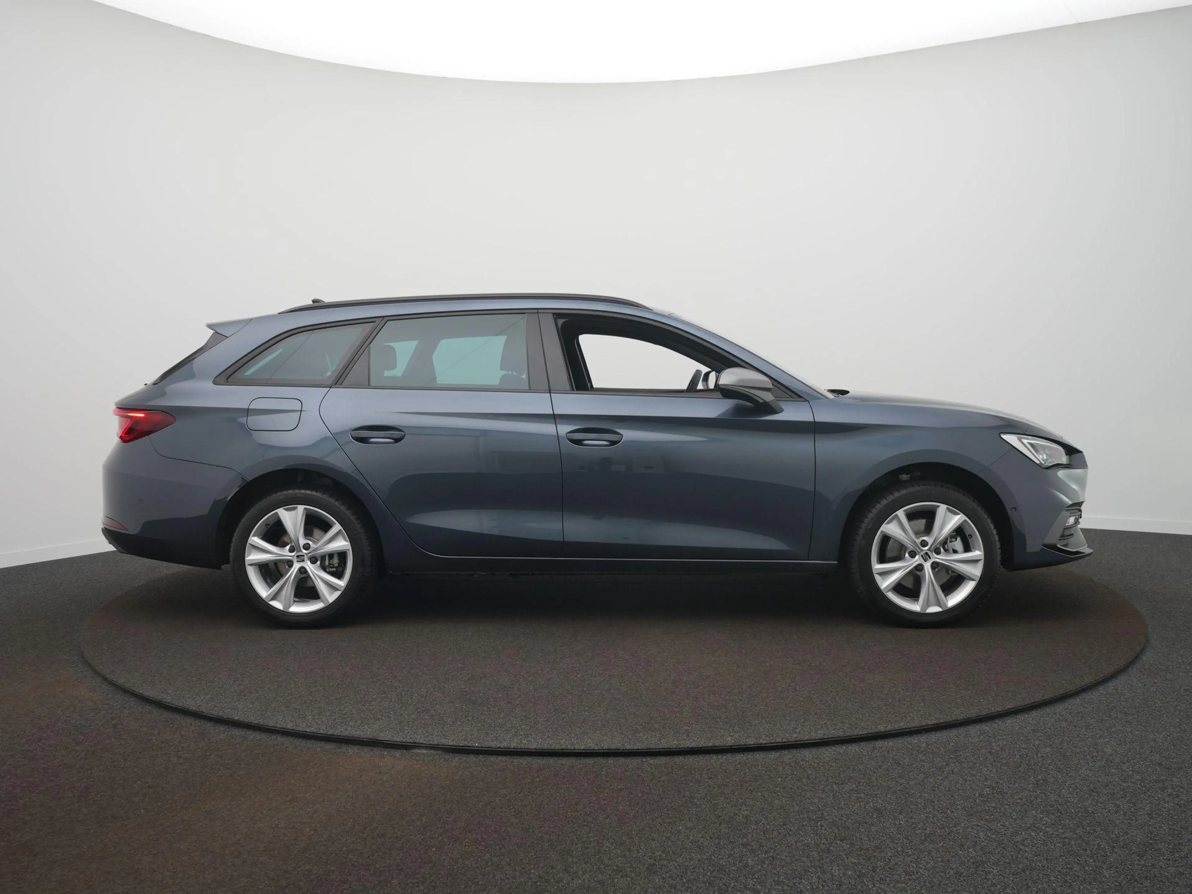 SEAT Leon e-Hybrid Sportstourer FR Business 1.5 TSI eHybrid 150 kW / — photo 4