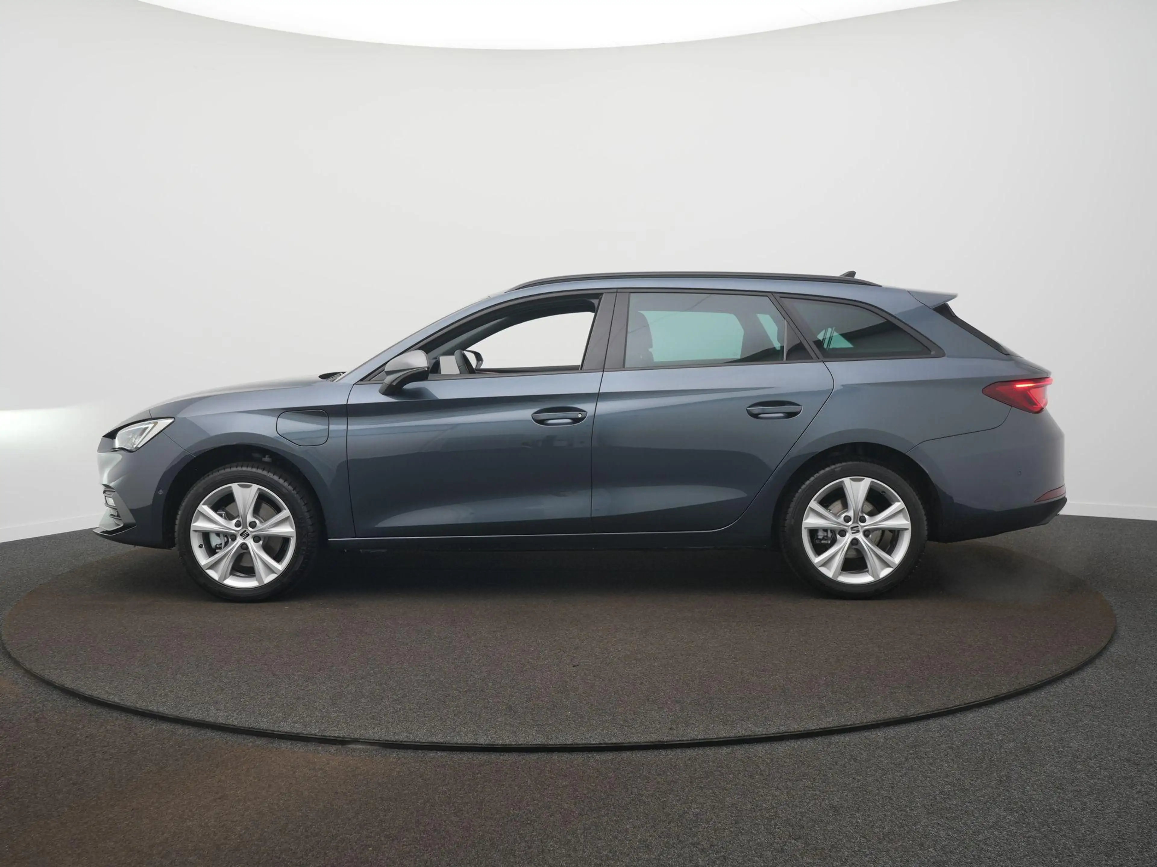 SEAT Leon e-Hybrid Sportstourer FR Business 1.5 TSI eHybrid 150 kW / — photo 8