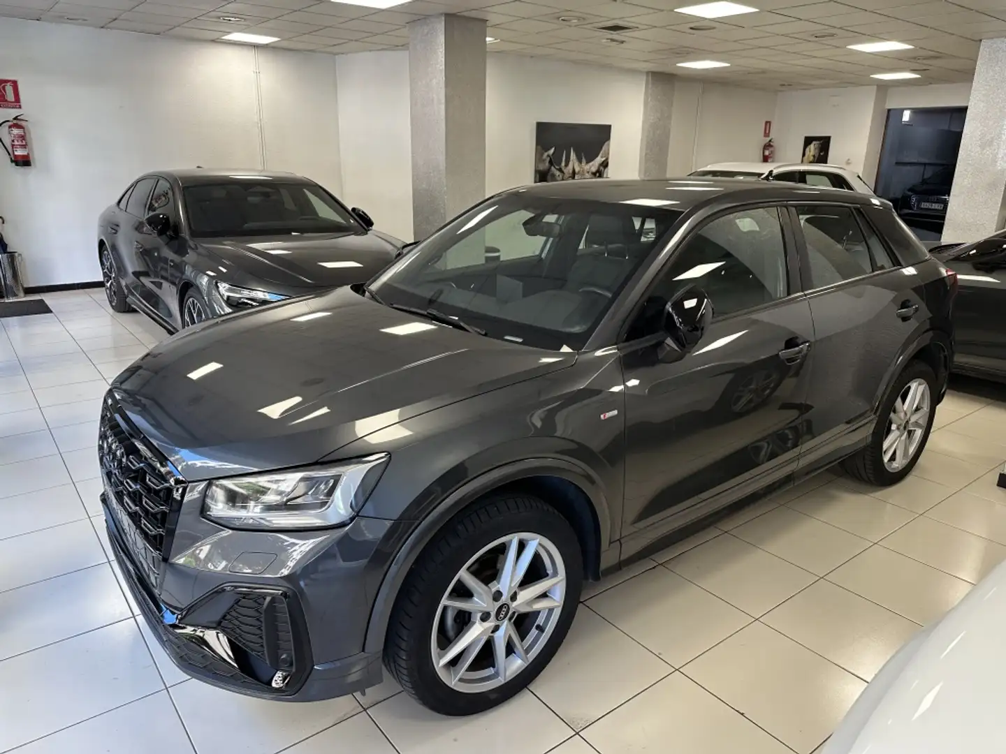 Audi Q2 35 TFSI Black line edition S tronic 110kW Gris - 2