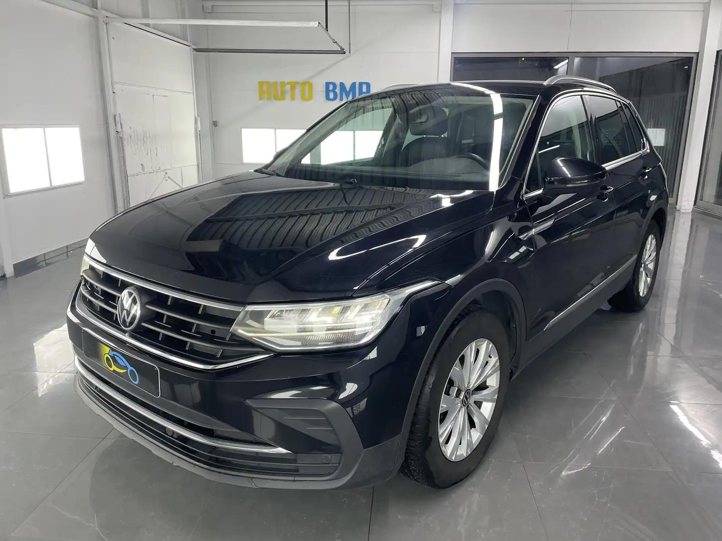Volkswagen Tiguan 2.0 TDI SCR Elegance DSG °16.900 € Netto° Zwart - 1