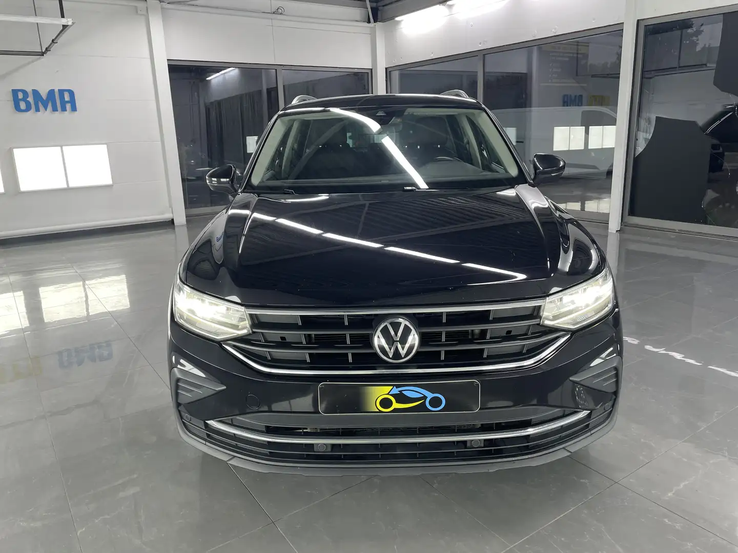 Volkswagen Tiguan 2.0 TDI SCR Elegance DSG °16.900 € Netto° Zwart - 2