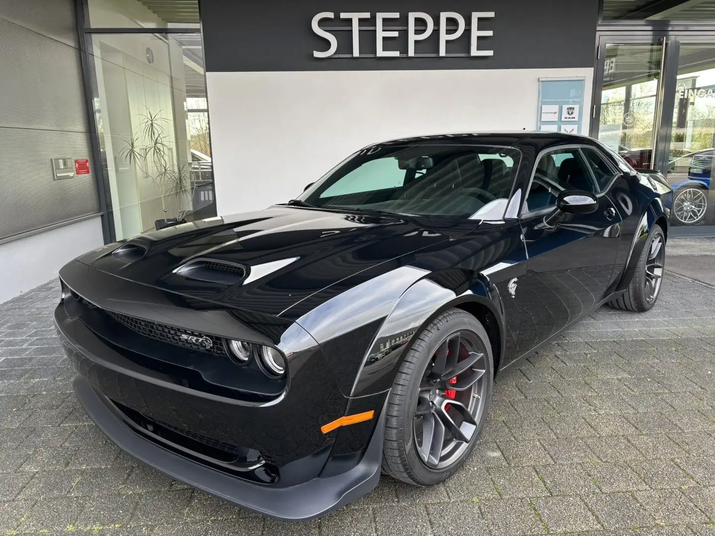 Dodge Challenger Hellcat Widebody 6,2 8Gg.AT Jailbreak Zwart - 1
