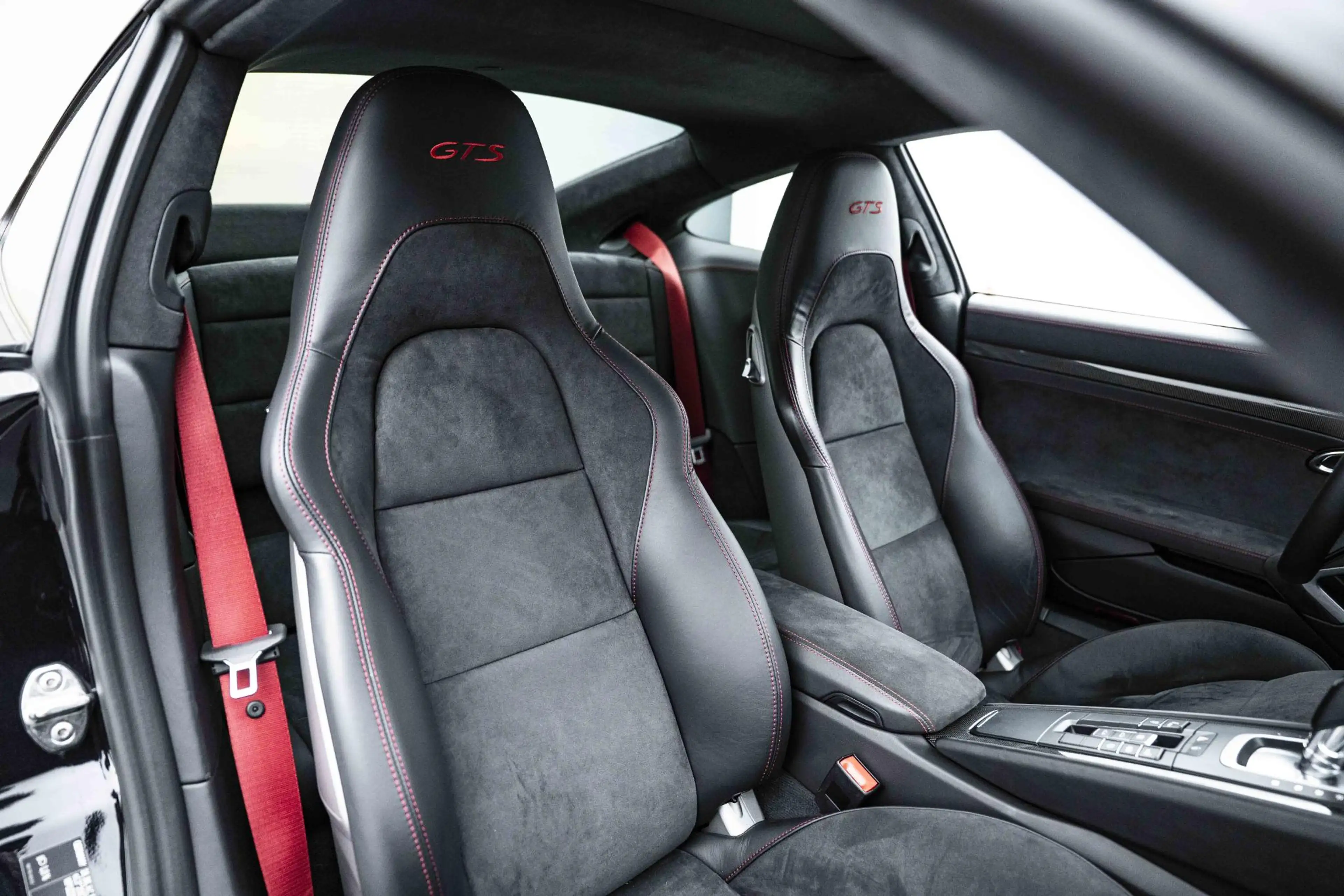 Porsche 991 991.2 - 3.0 CARRERA 4 GTS COUPE — photo 3