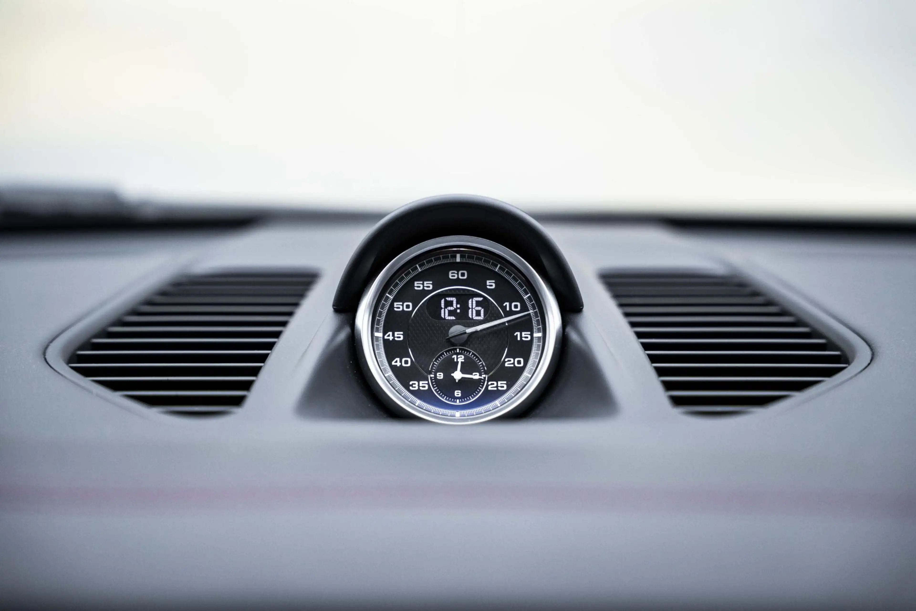 Porsche 991 991.2 - 3.0 CARRERA 4 GTS COUPE — photo 36