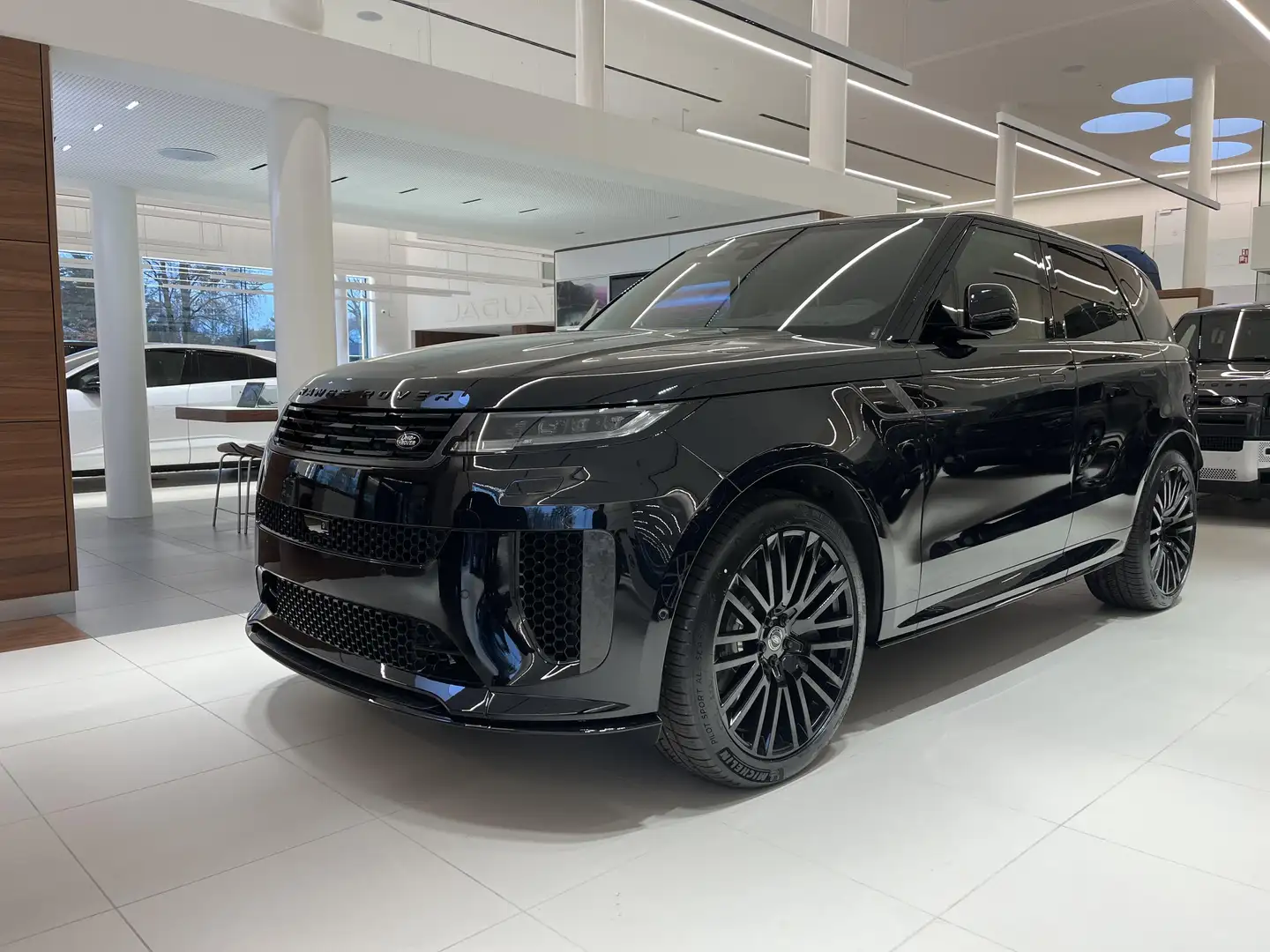 Land Rover Range Rover Sport P635 SV EDITION TWO Zwart - 1