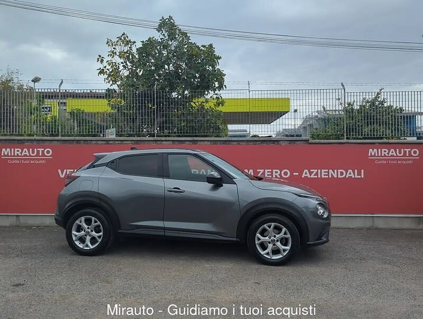Nissan Juke 2ª serie Juke 1.0 DIG-T 114 CV DCT N-Connecta Grigio - 1