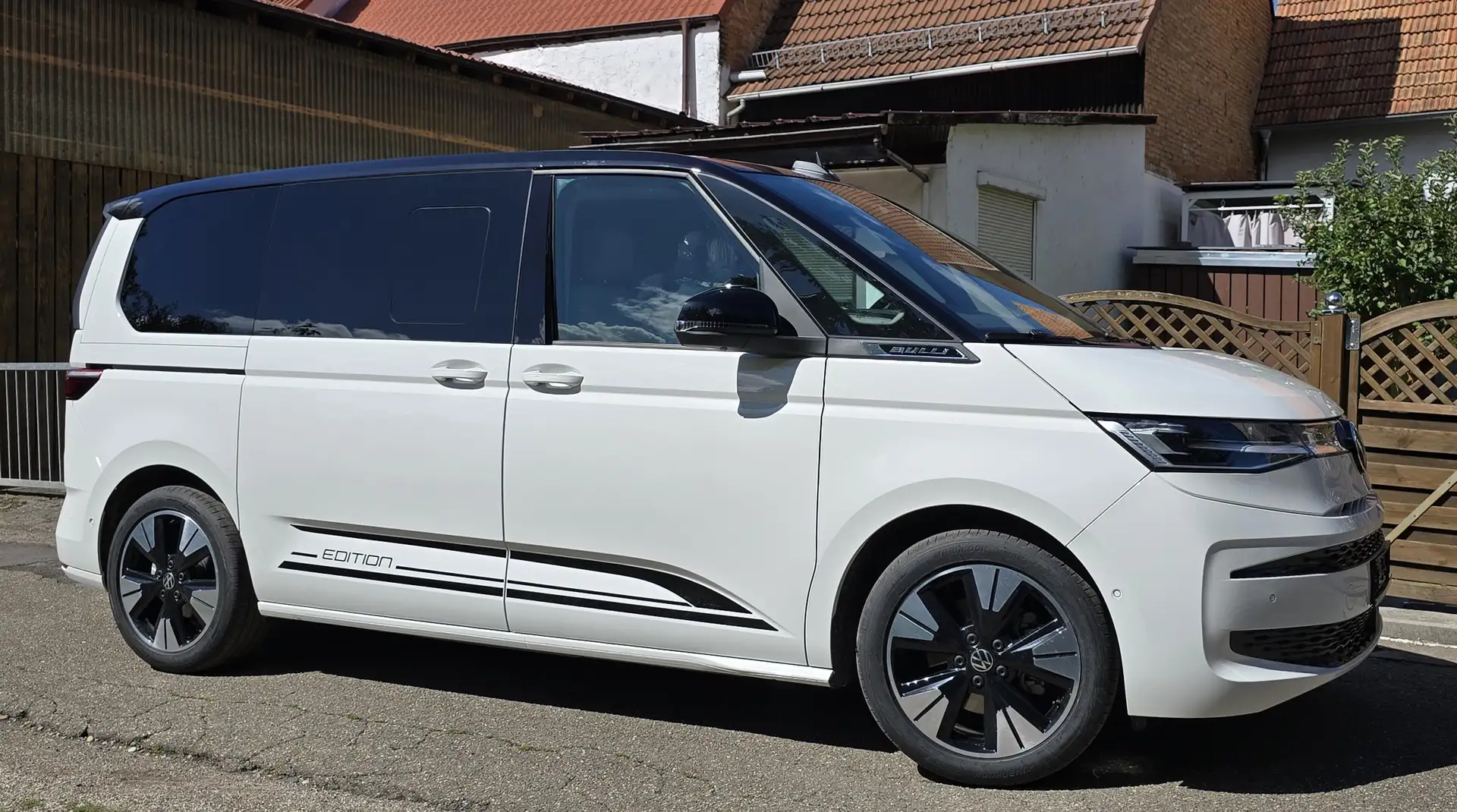 Volkswagen T7 Multivan Edition VOLL! 7S.Vis a Vis,Harman Kardon, 360 Grad Weiß - 1