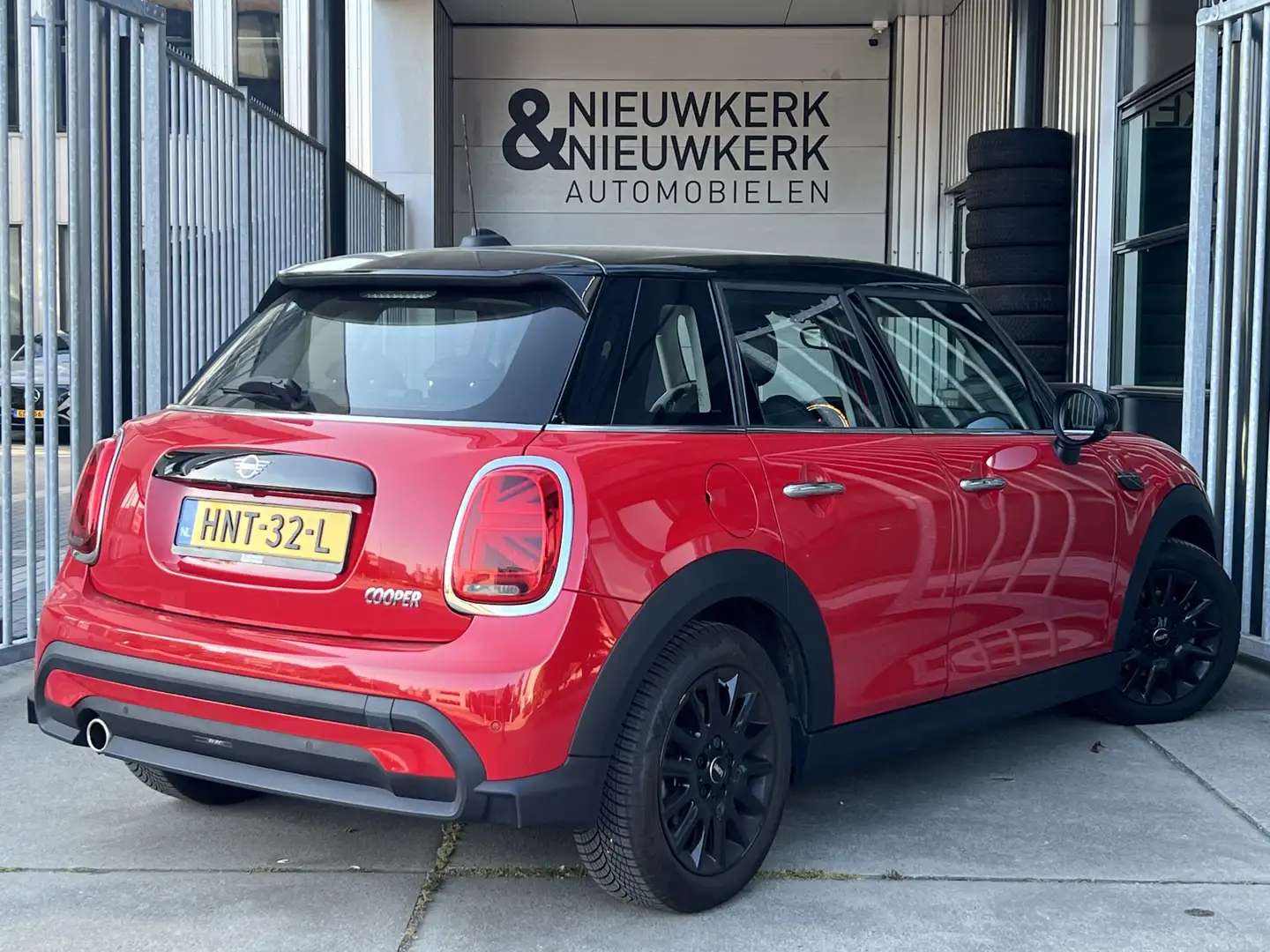 MINI Cooper Mini 1.5 Essential 5 Deurs | AUTOMAAT | LEDER | NA Rojo - 2