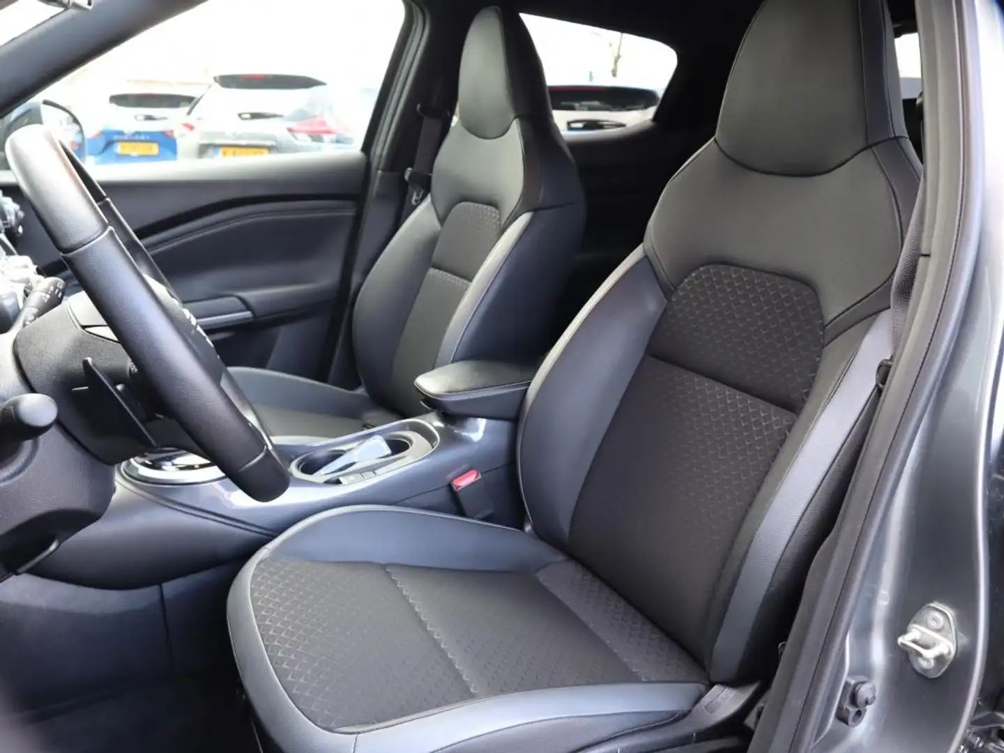 Nissan Juke 1.0 DIG-T N-Design | Automaat | Navigatie | Parkee Gris - 2