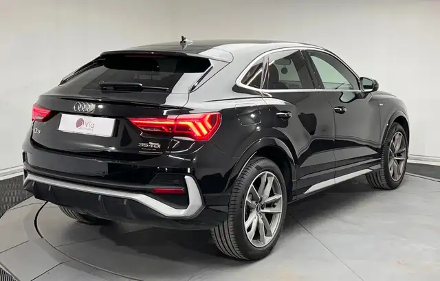 Audi Q3 view 9