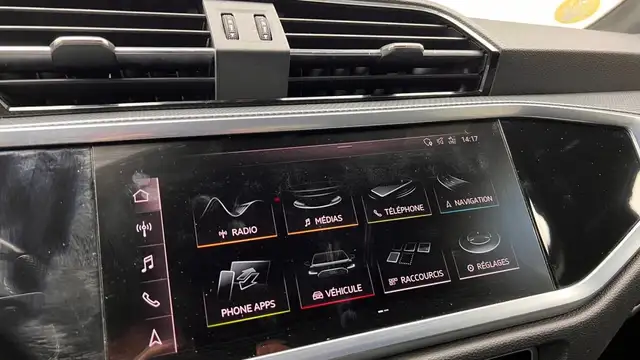 Audi Q3 view 28