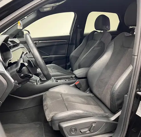 Audi Q3 view 13