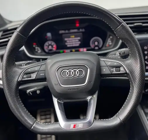 Audi Q3 view 19