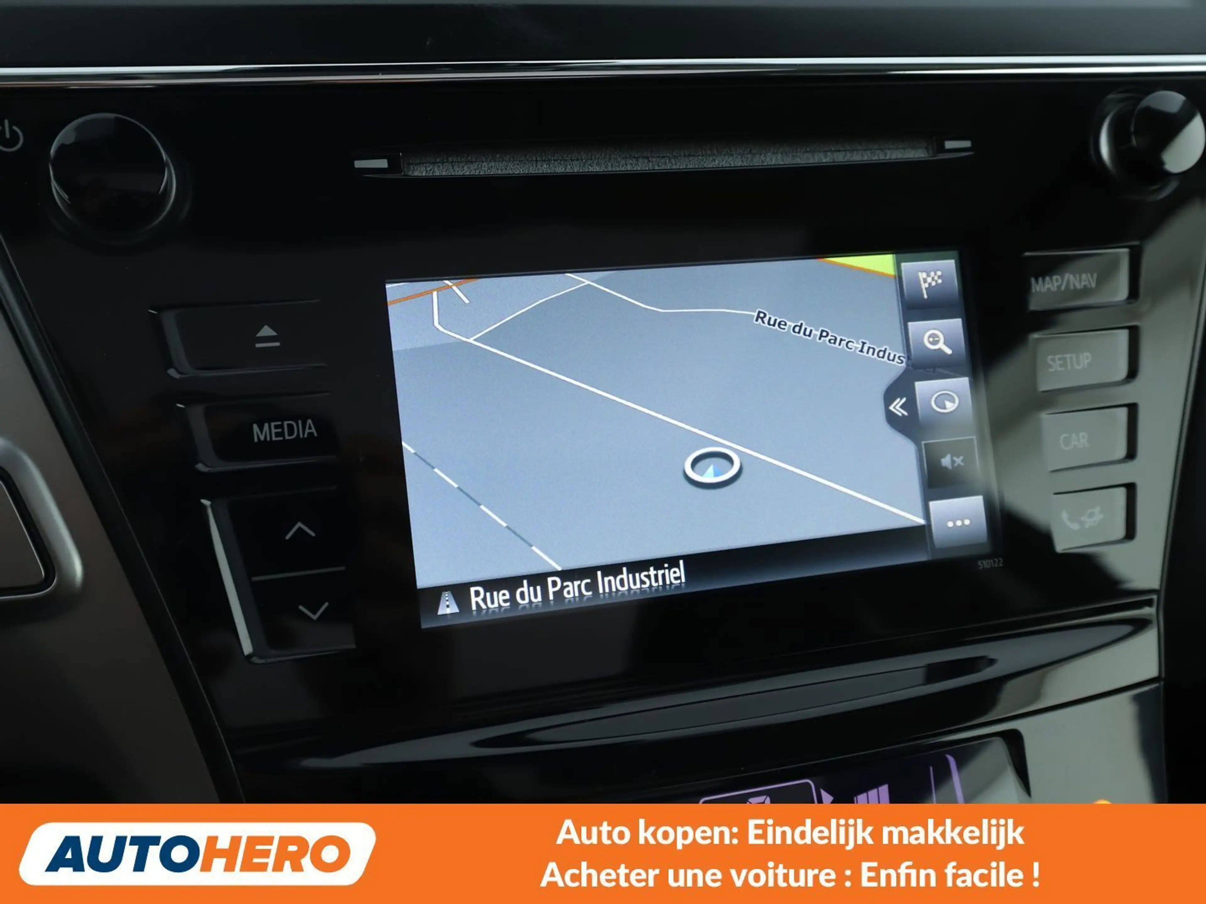 Toyota Prius+ 1.8 — photo 8