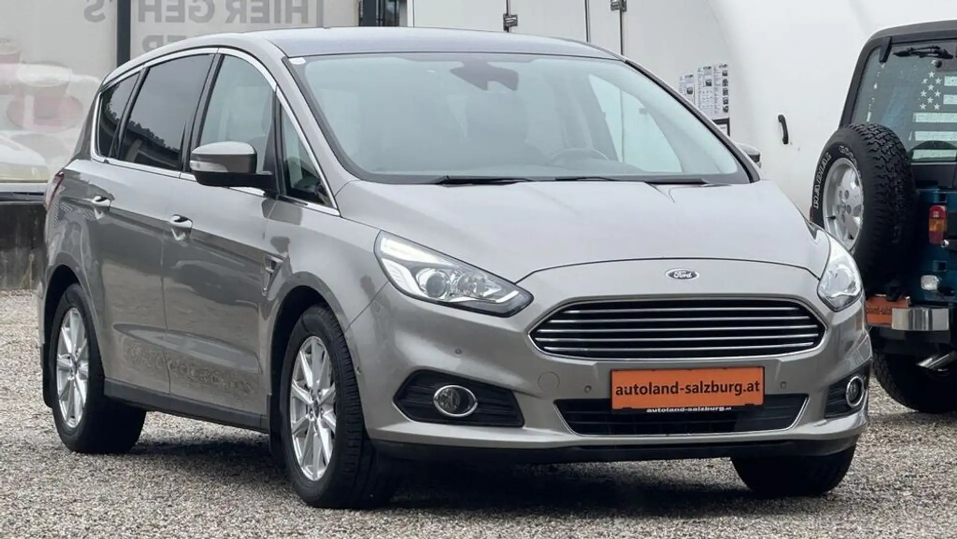 Ford S-Max Titanium *PANO* NAVI* 7SITZER*AHK* Silber - 1