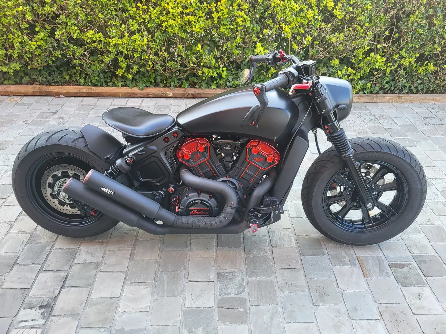 Indian Scout Indian Scout Custom bobber Noir - 1