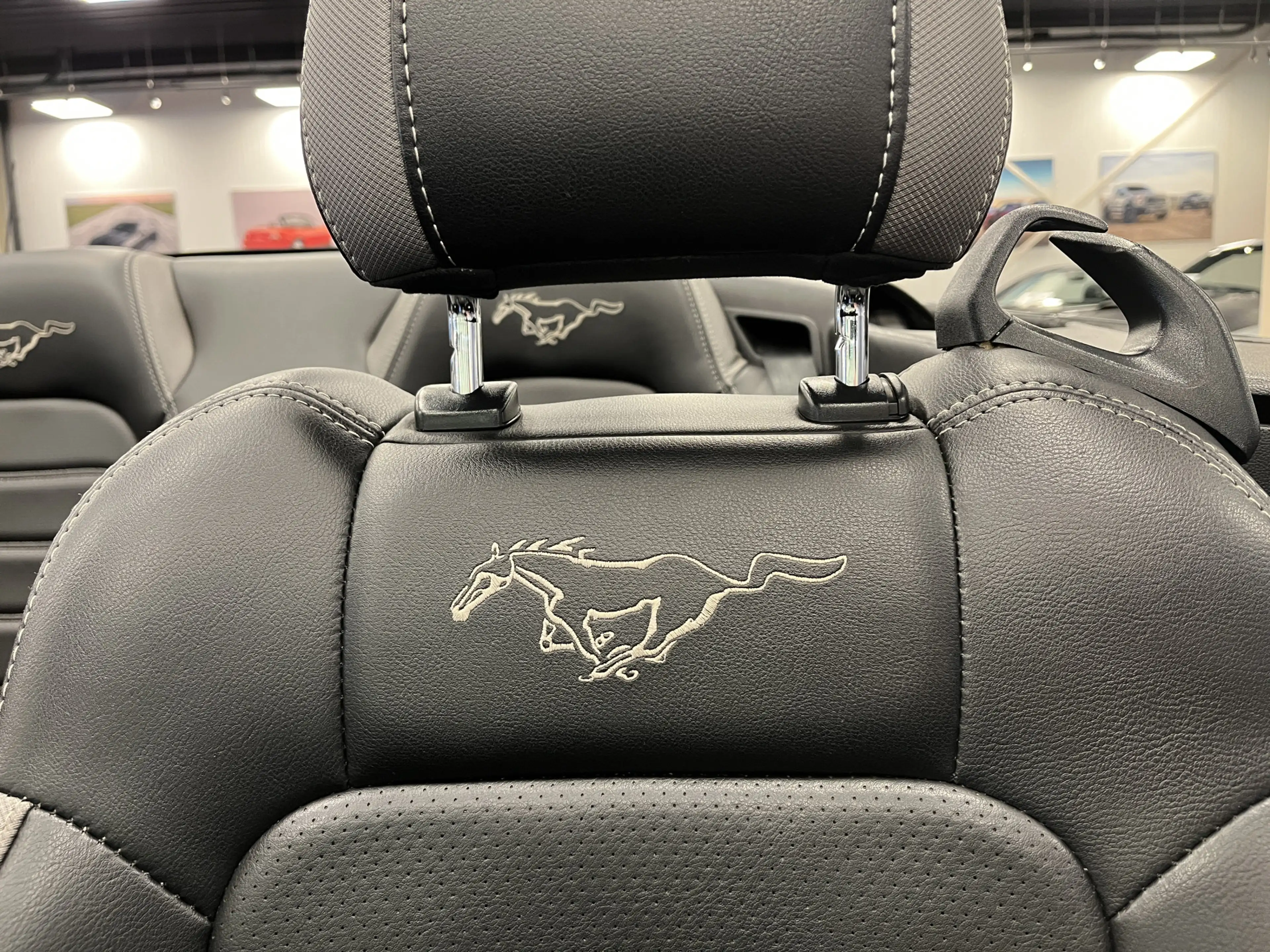 Ford Mustang Convertible 3.7i V6 Premium 305PK Automaat Lederen — photo 34