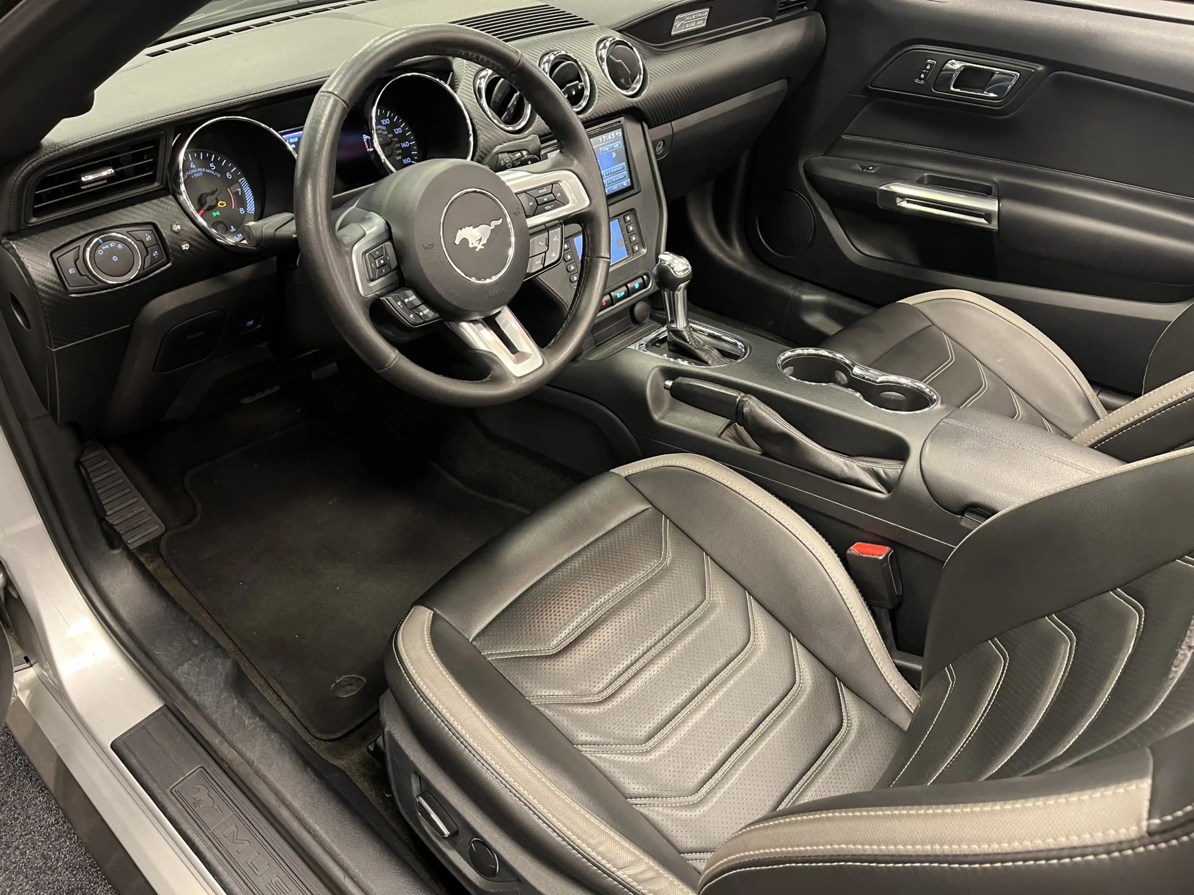 Ford Mustang Convertible 3.7i V6 Premium 305PK Automaat Lederen — photo 23