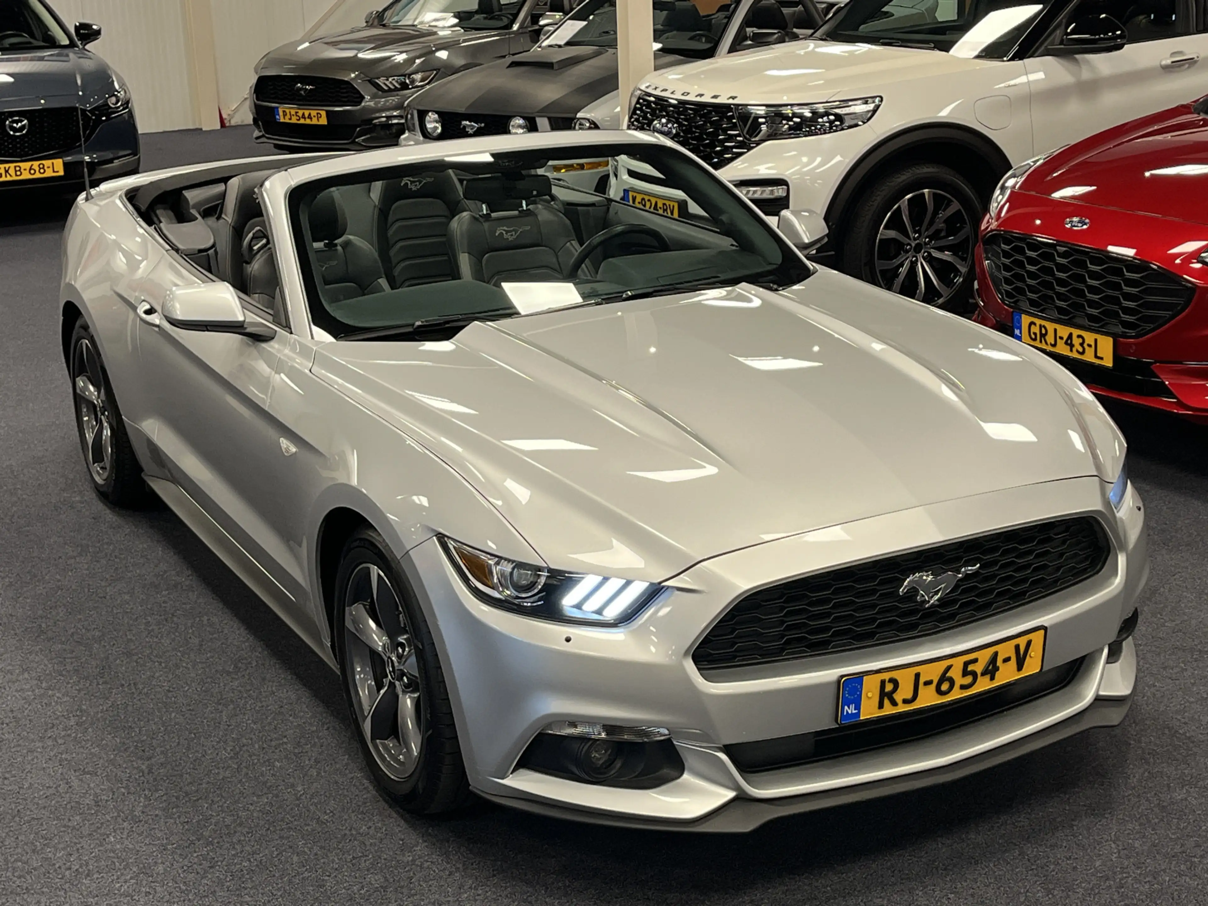 Ford Mustang Convertible 3.7i V6 Premium 305PK Automaat Lederen — photo 6