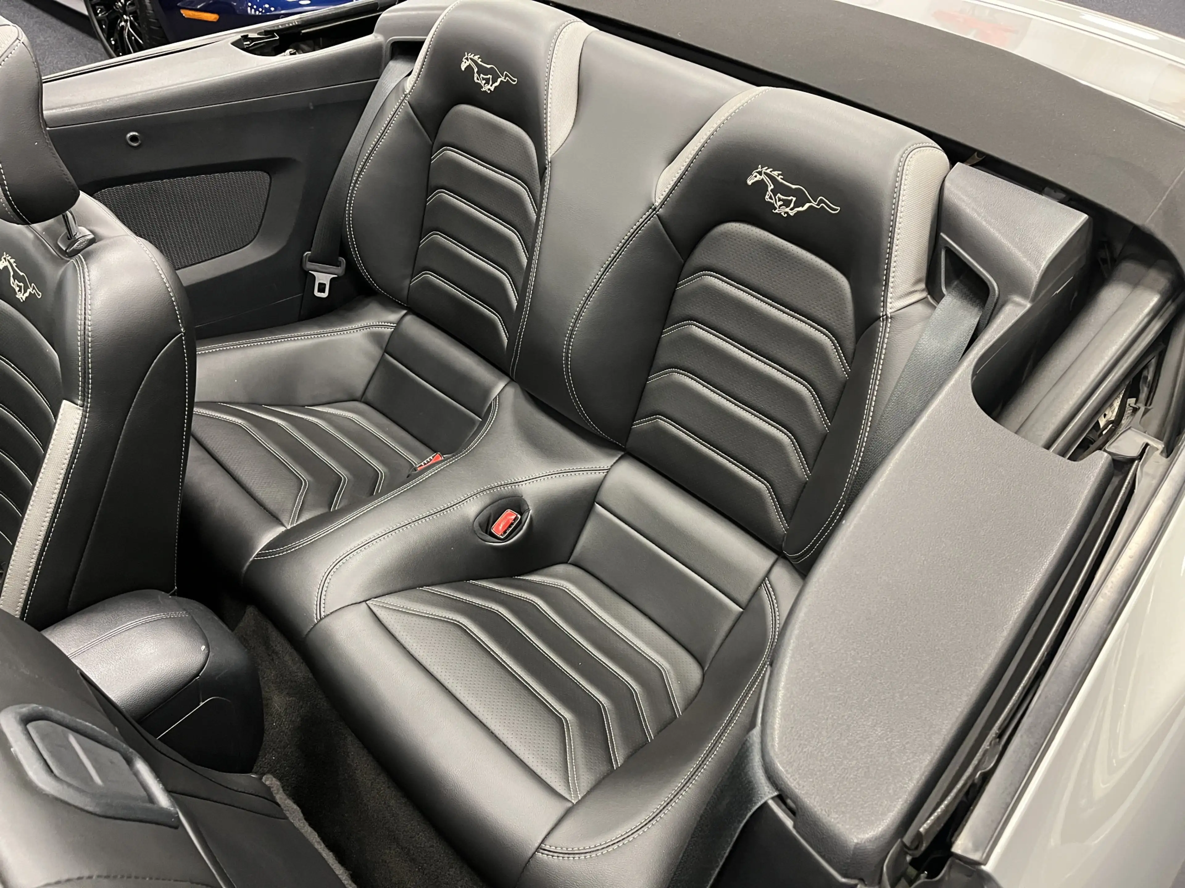 Ford Mustang Convertible 3.7i V6 Premium 305PK Automaat Lederen — photo 26