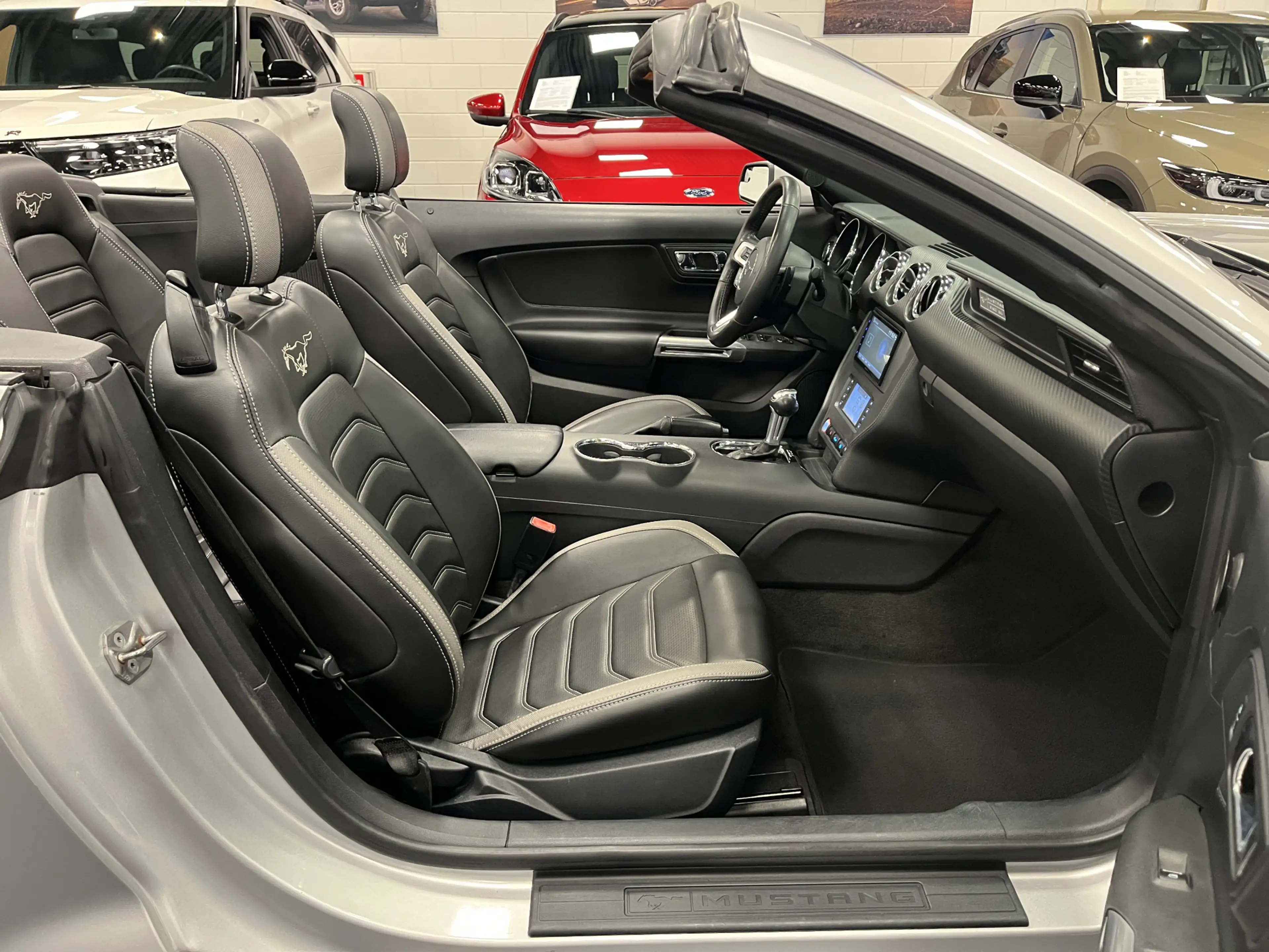 Ford Mustang Convertible 3.7i V6 Premium 305PK Automaat Lederen — photo 40