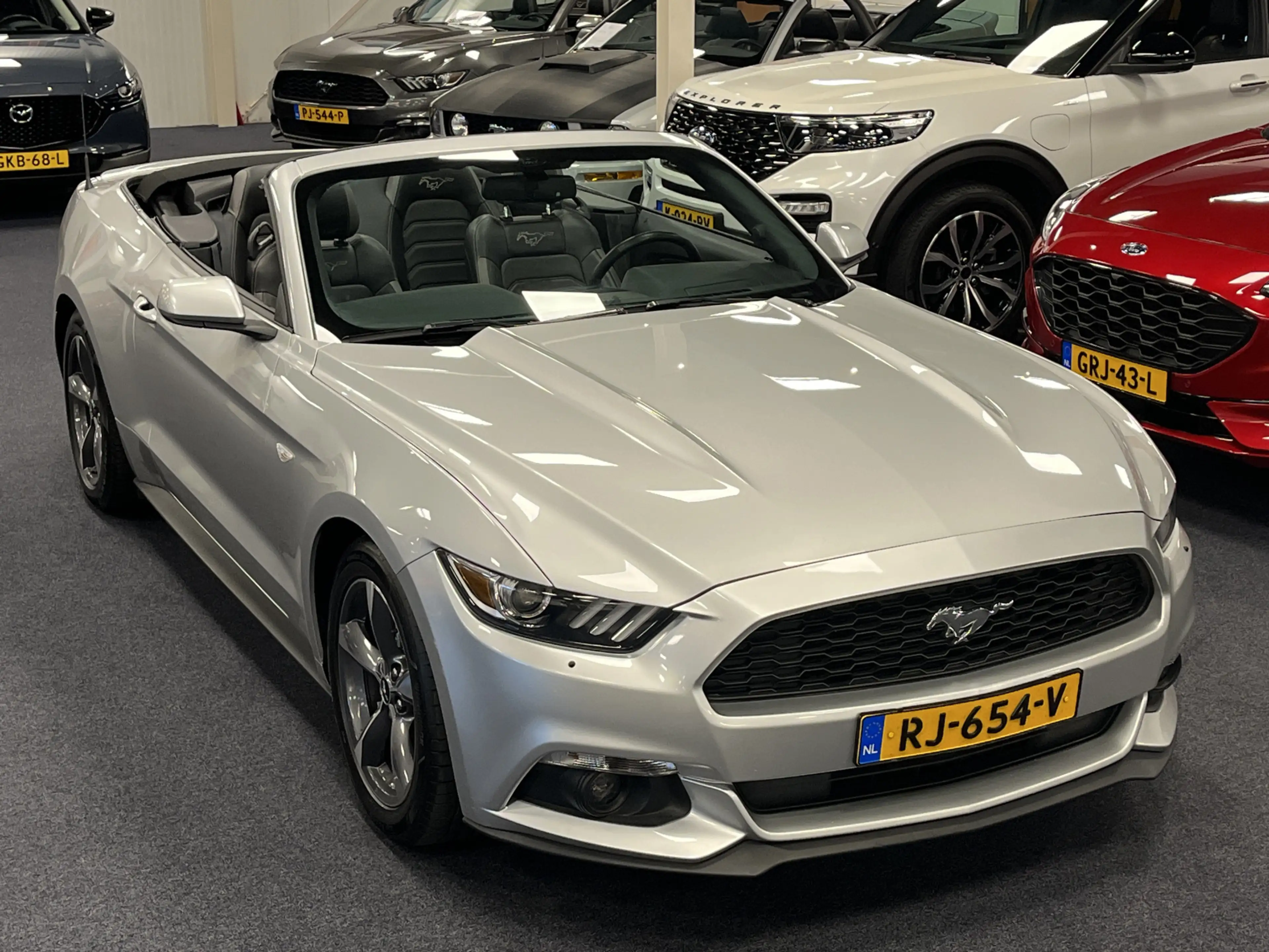 Ford Mustang Convertible 3.7i V6 Premium 305PK Automaat Lederen — photo 5