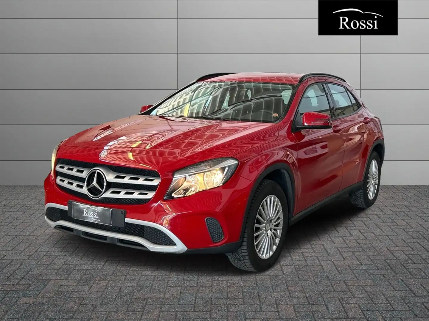 Mercedes-Benz GLA 200 d Executive Red - 1