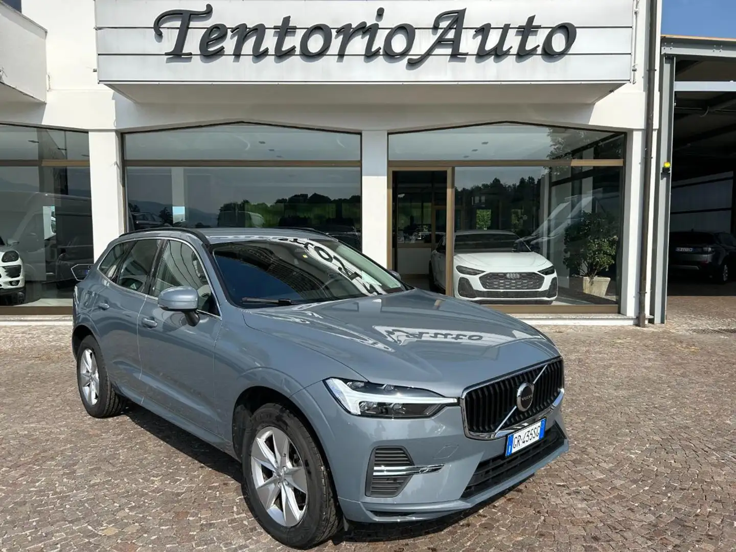 Volvo XC60 B4 (d) automatico Core Grigio - 1