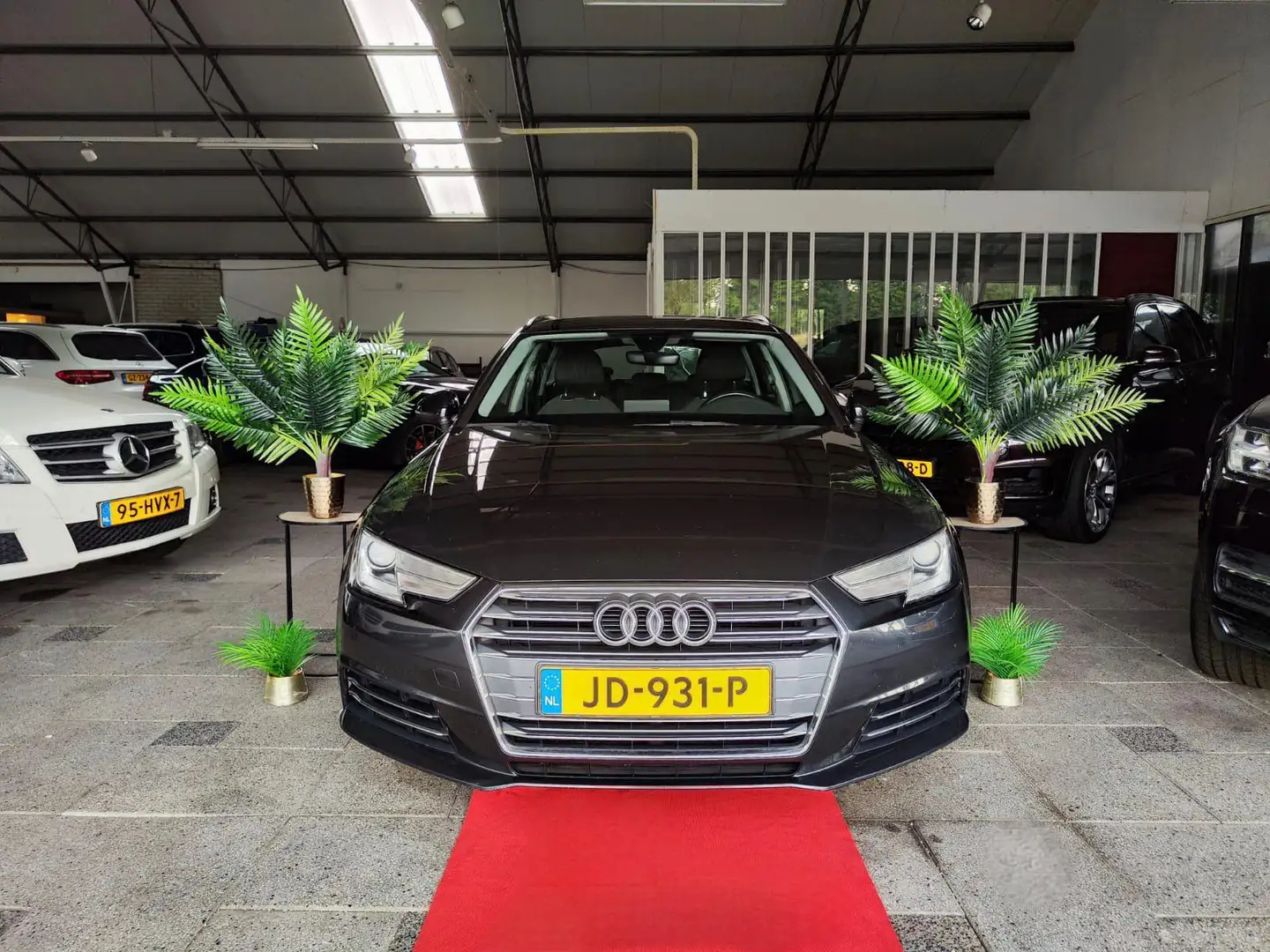 Audi A4 Avant 2.0 TDI S-LINE 2016 Grijs - 1